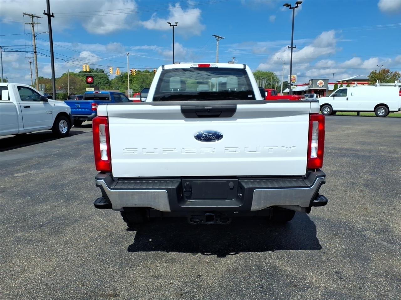 Ford Super Duty F-250 SRW XL 4WD SuperCab 8' Box 2023