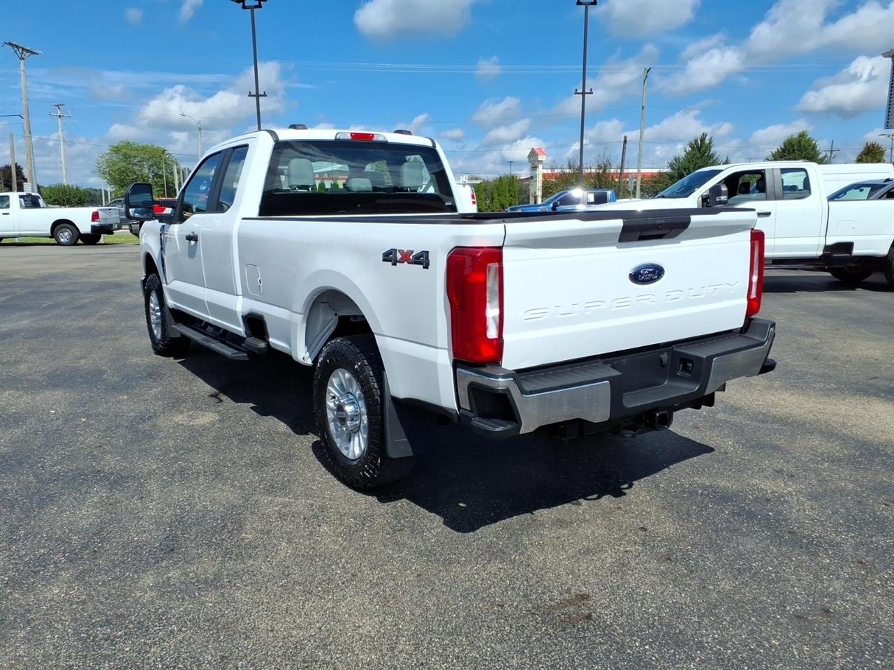Ford Super Duty F-250 SRW XL 4WD SuperCab 8' Box 2023