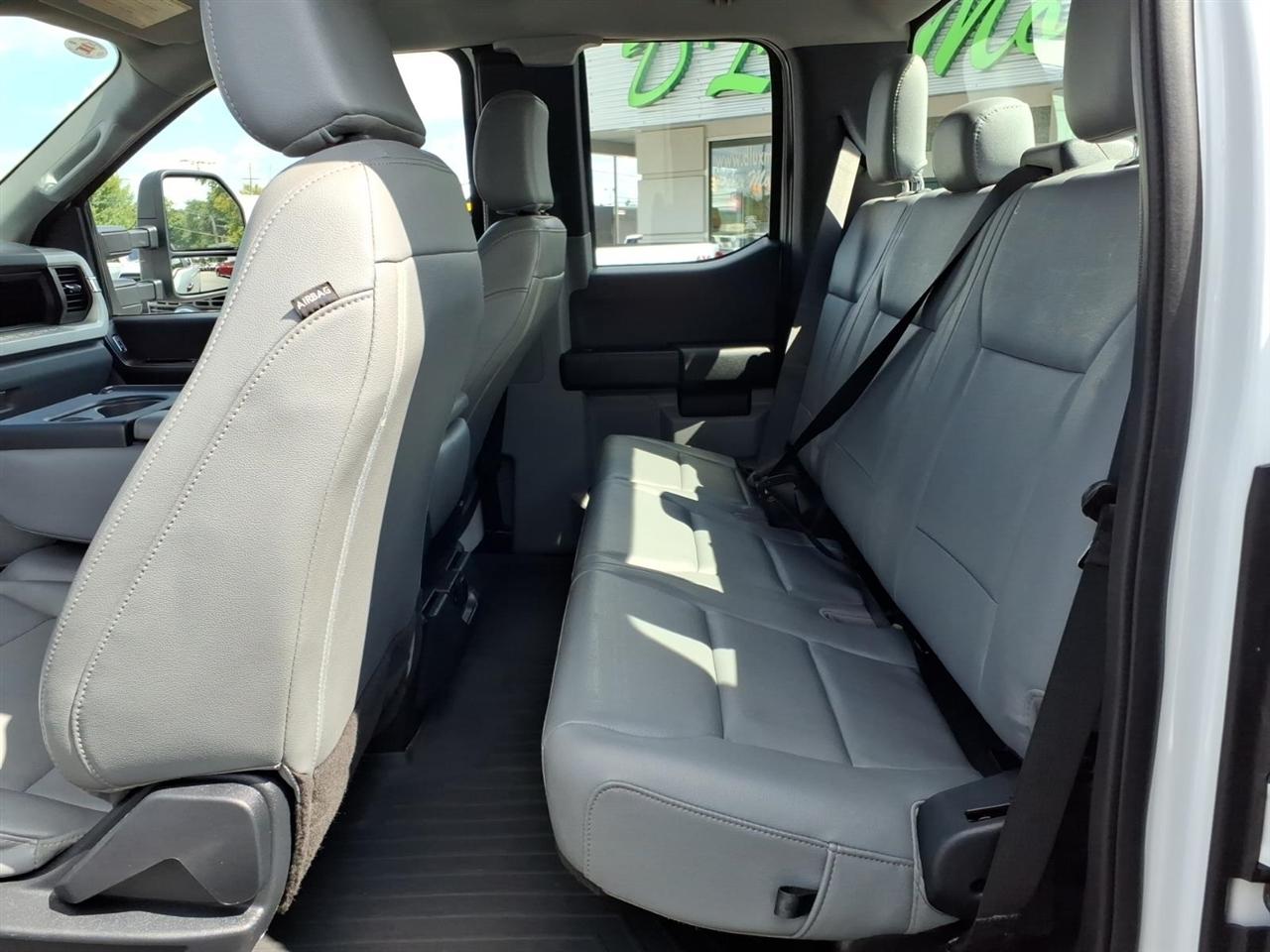 Ford Super Duty F-250 SRW XL 4WD SuperCab 8' Box 2023