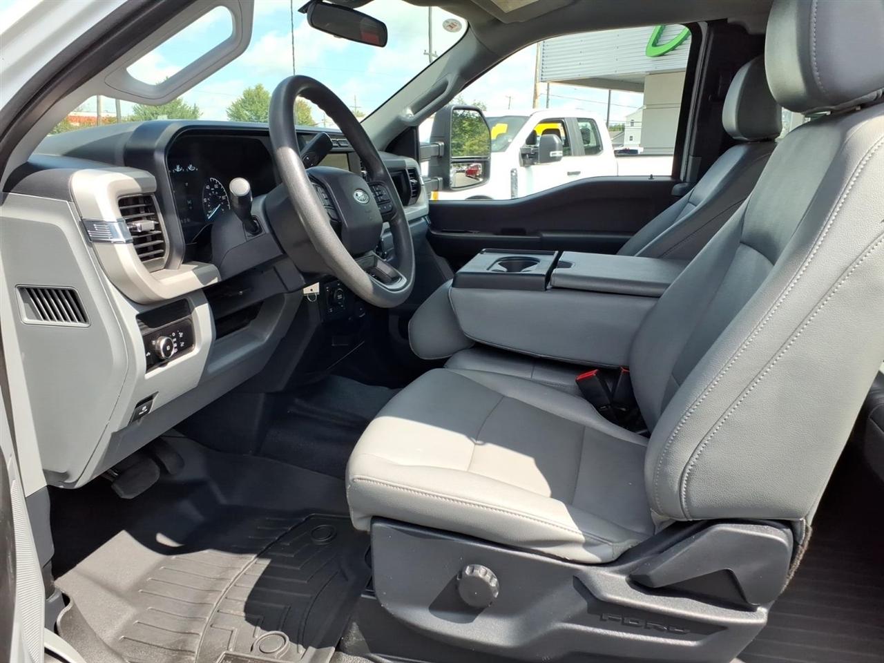 Ford Super Duty F-250 SRW XL 4WD SuperCab 8' Box 2023