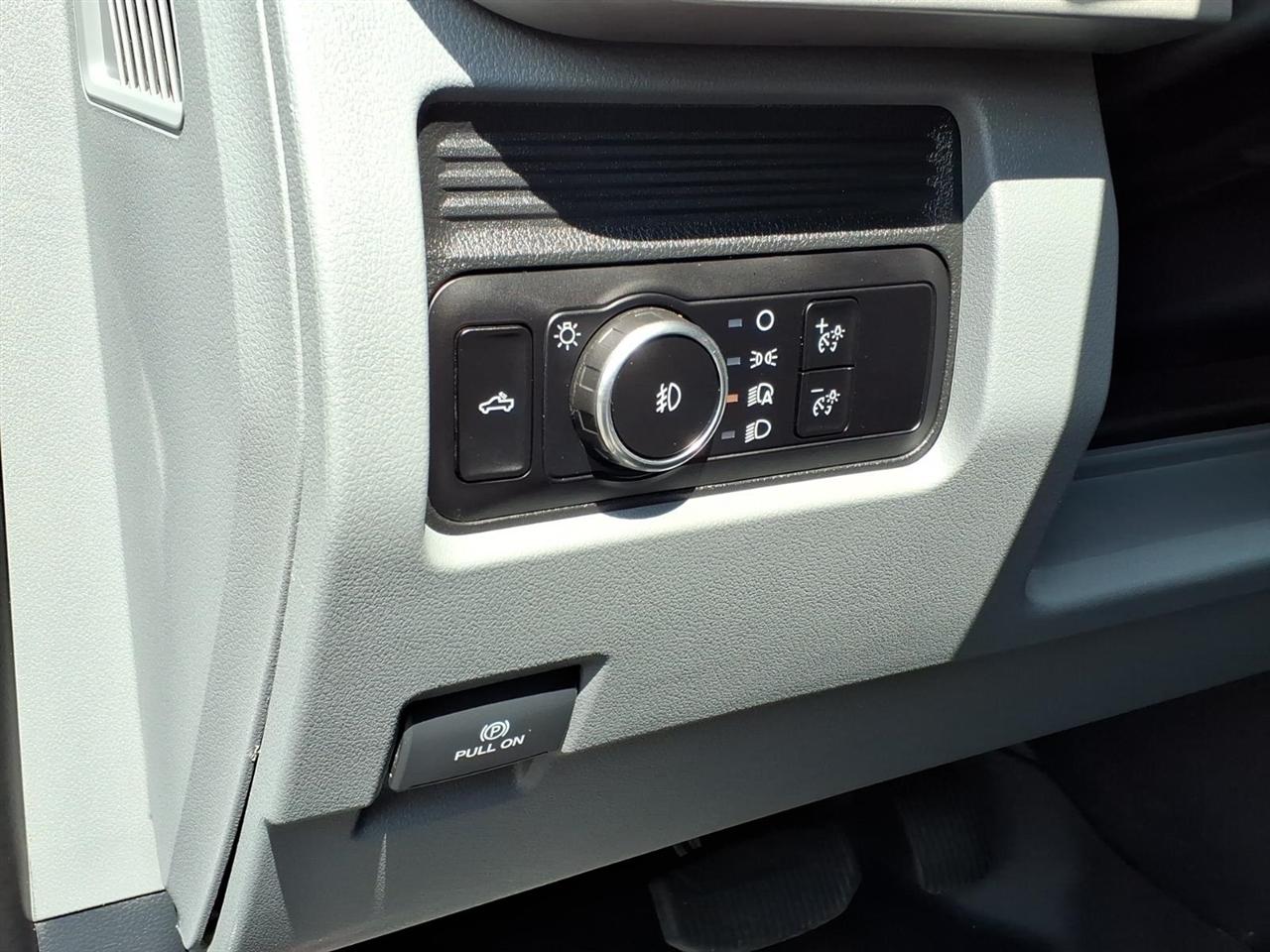 Ford Super Duty F-250 SRW XL 4WD SuperCab 8' Box 2023