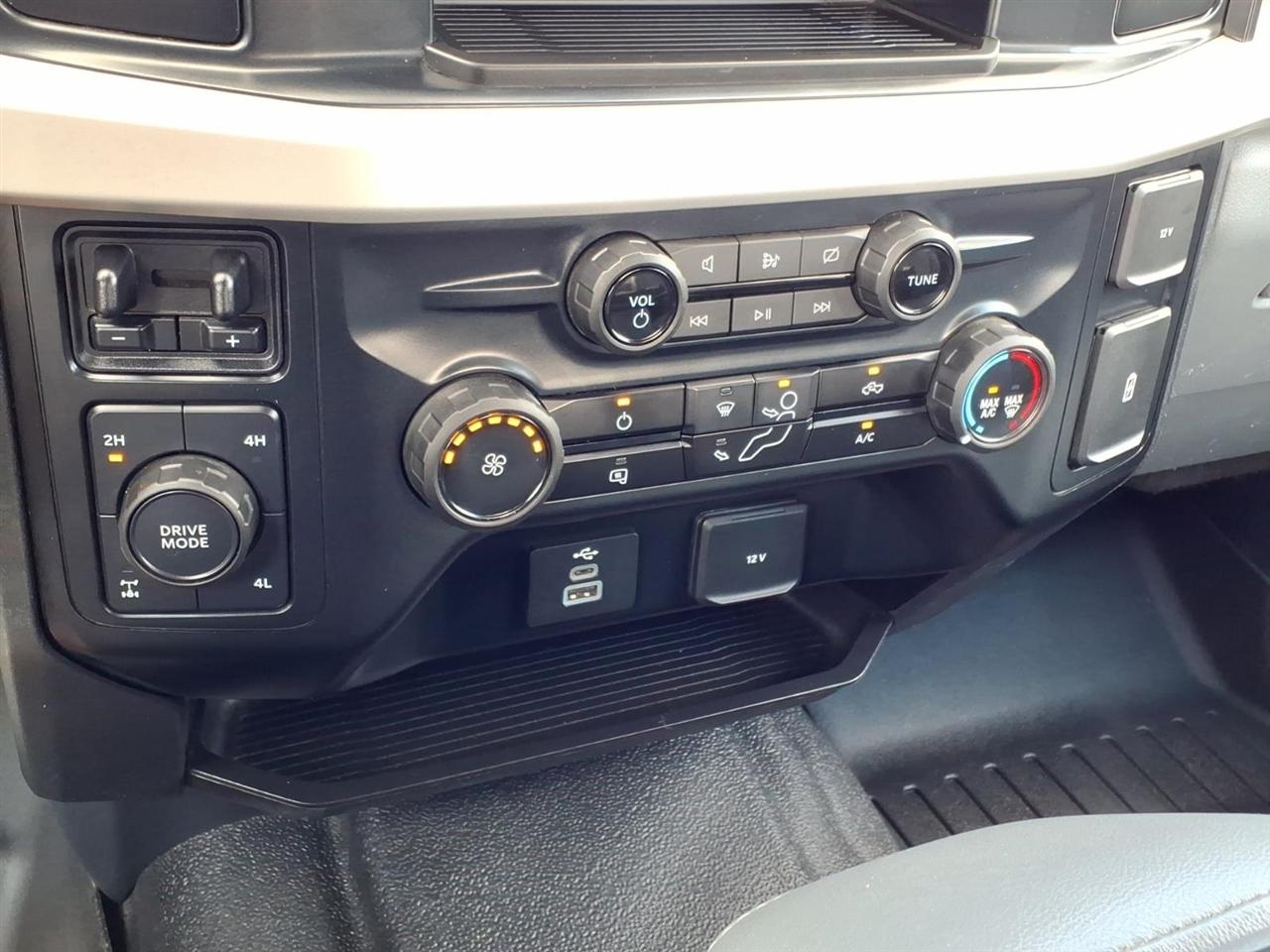 Ford Super Duty F-250 SRW XL 4WD SuperCab 8' Box 2023