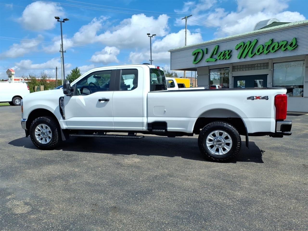 Ford Super Duty F-250 SRW XL 4WD SuperCab 8' Box 2023