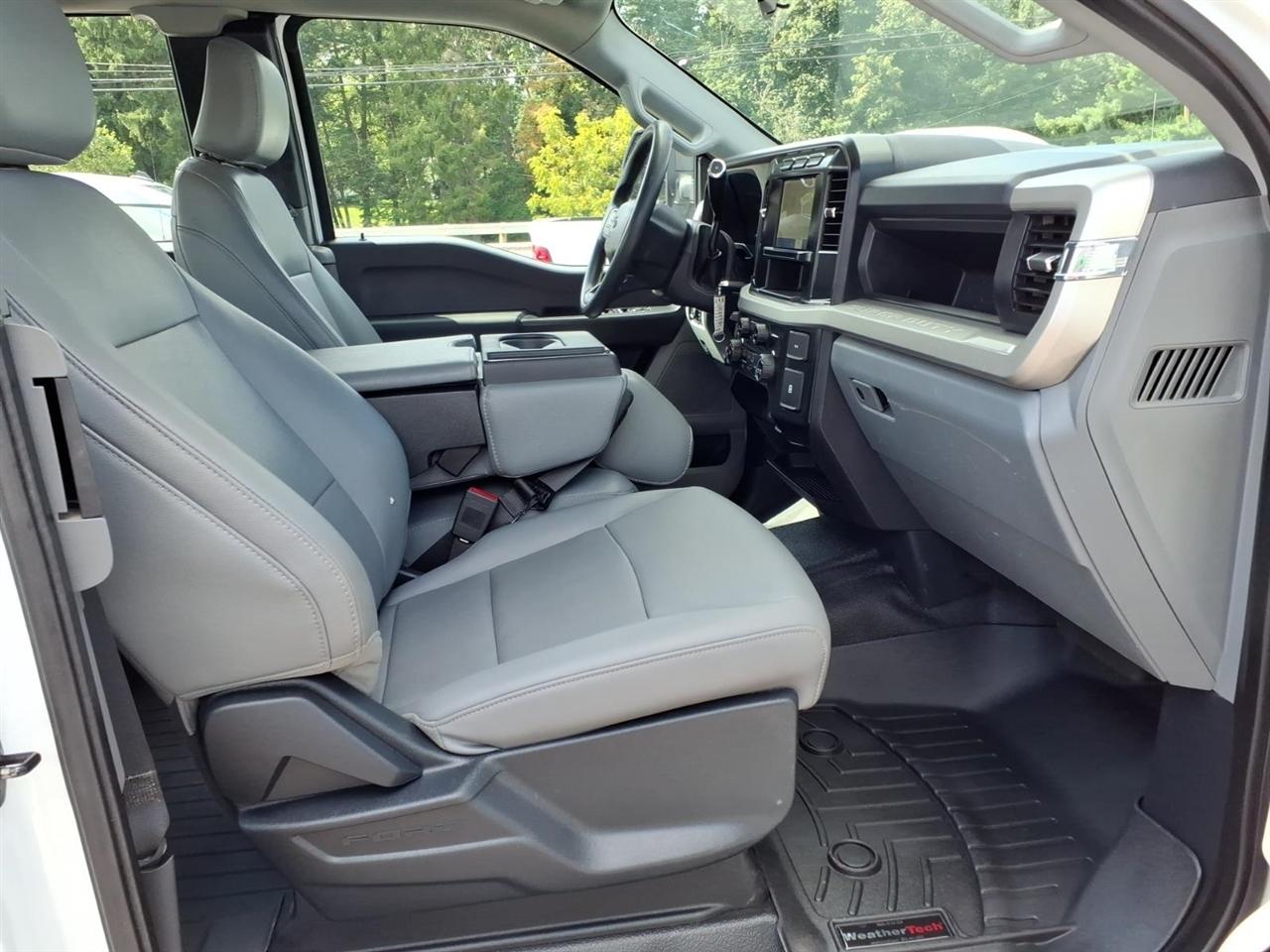 Ford Super Duty F-250 SRW XL 4WD SuperCab 8' Box 2023