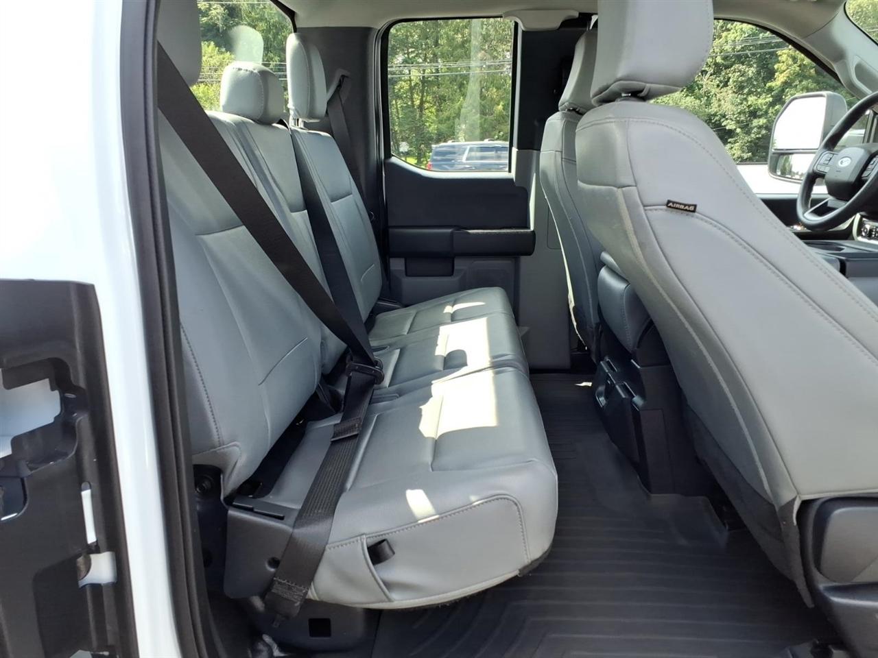 Ford Super Duty F-250 SRW XL 4WD SuperCab 8' Box 2023