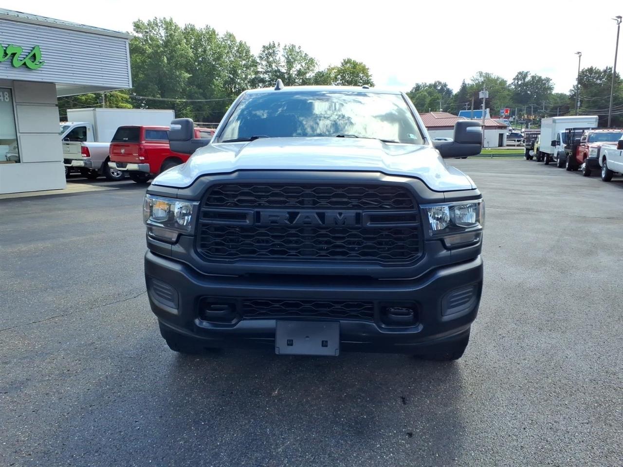 RAM 2500 Tradesman 4x4 Crew Cab 6'4" Box 2024