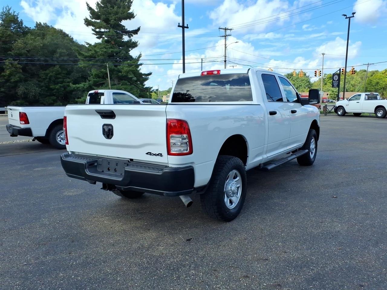RAM 2500 Tradesman 4x4 Crew Cab 6'4" Box 2024