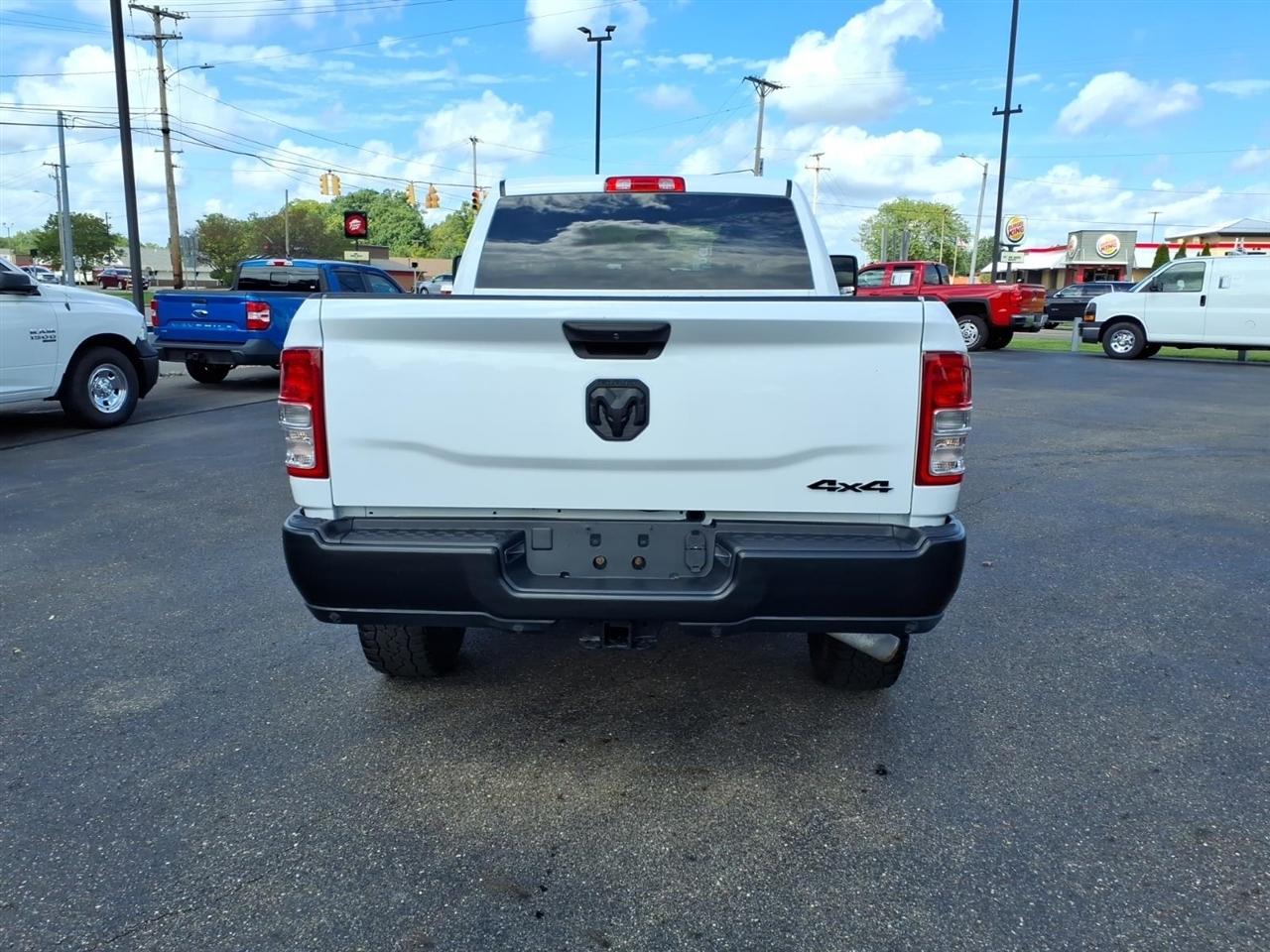 RAM 2500 Tradesman 4x4 Crew Cab 6'4" Box 2024