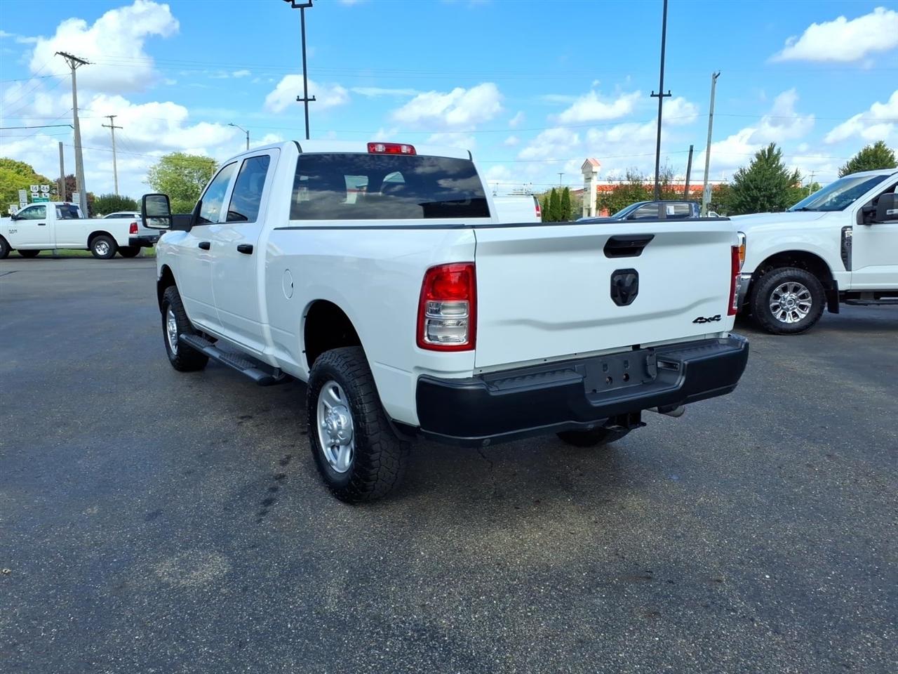 RAM 2500 Tradesman 4x4 Crew Cab 6'4" Box 2024