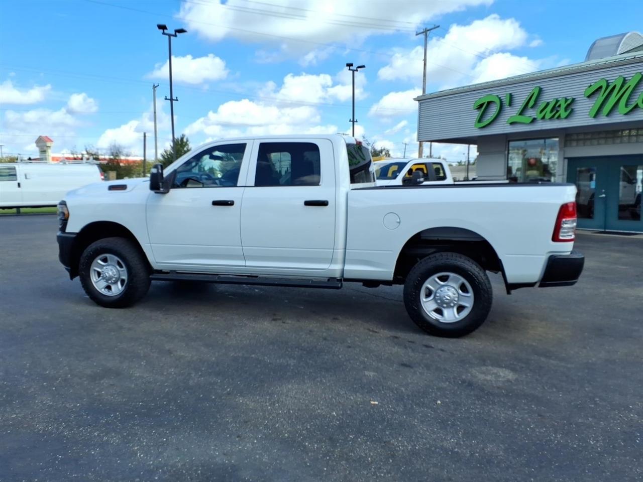 RAM 2500 Tradesman 4x4 Crew Cab 6'4" Box 2024