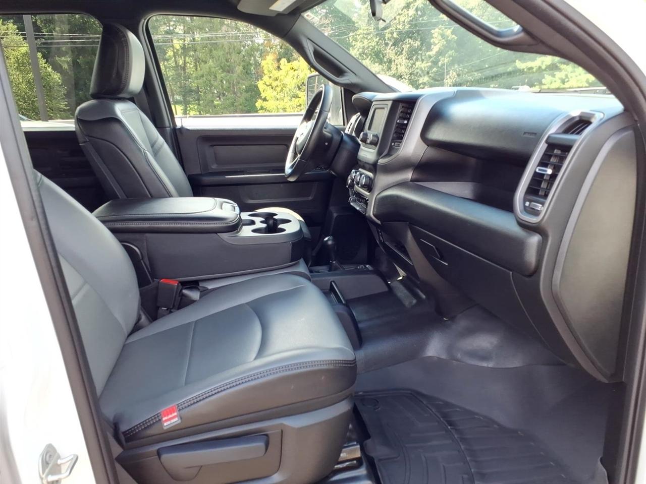RAM 2500 Tradesman 4x4 Crew Cab 6'4" Box 2024