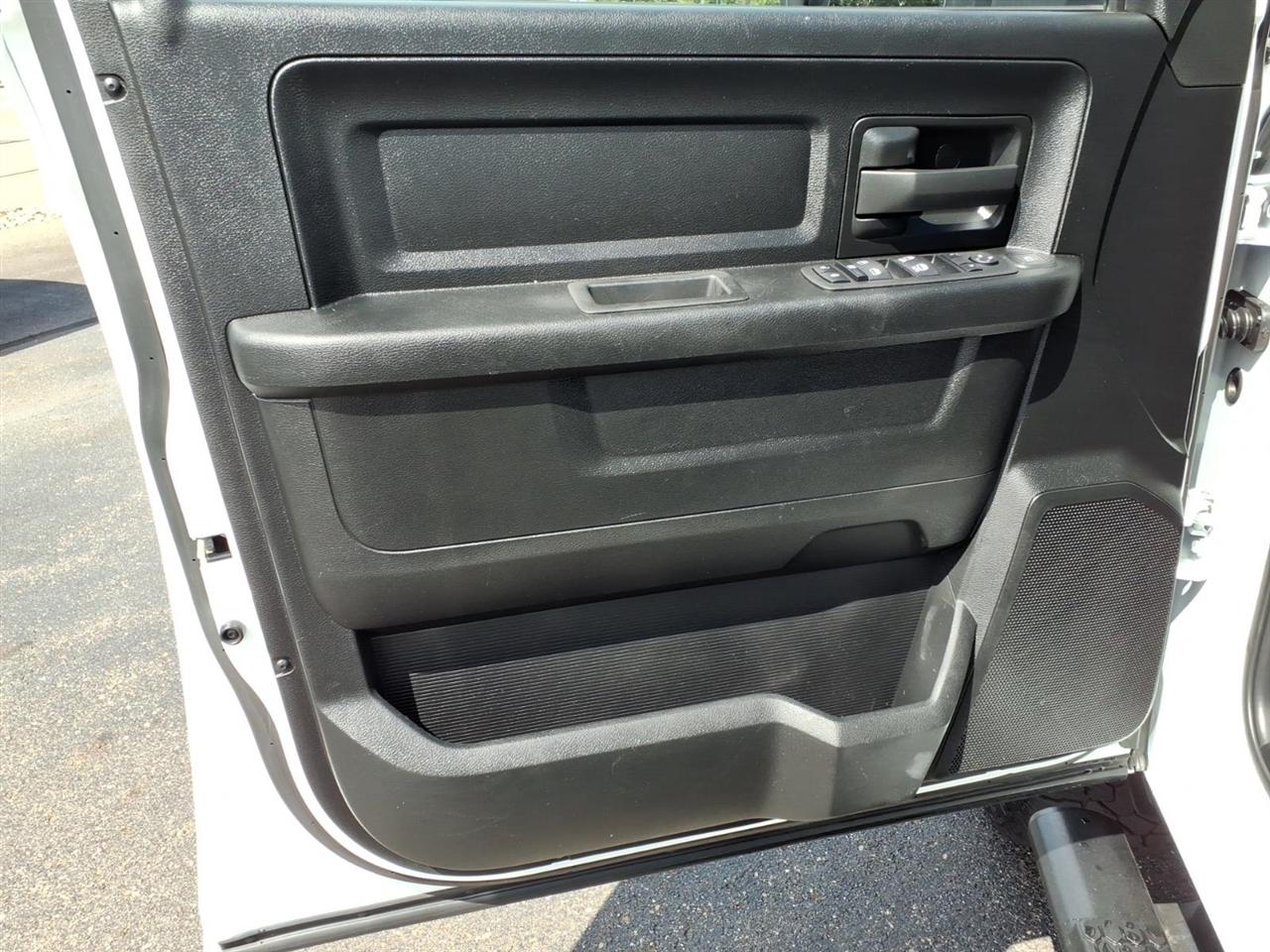 RAM 2500 Tradesman 4x4 Crew Cab 6'4" Box 2024