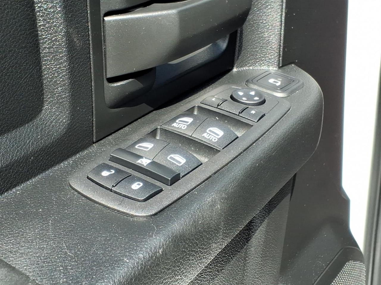 RAM 2500 Tradesman 4x4 Crew Cab 6'4" Box 2024