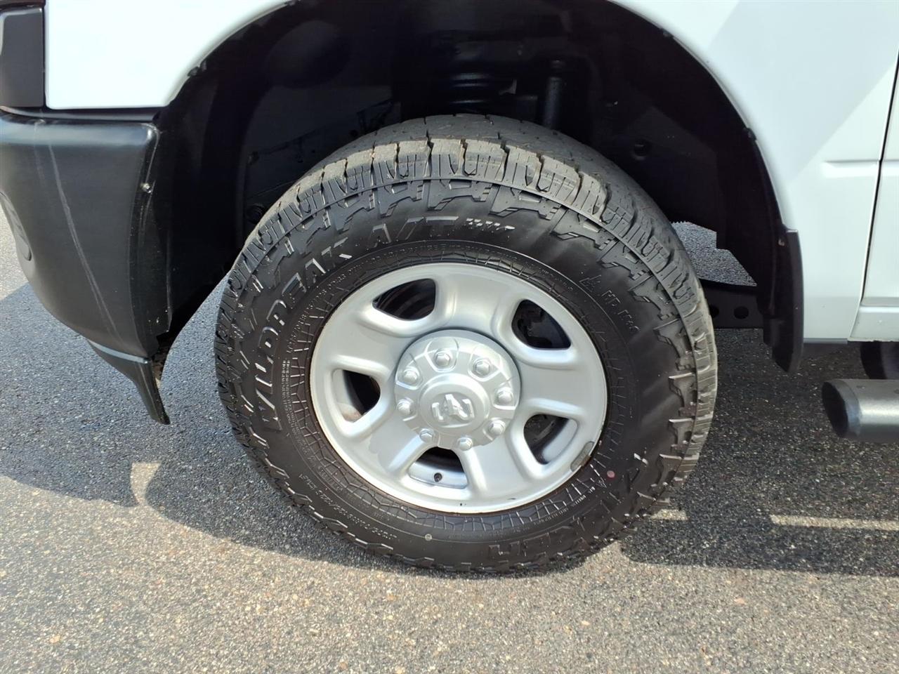 RAM 2500 Tradesman 4x4 Crew Cab 6'4" Box 2024