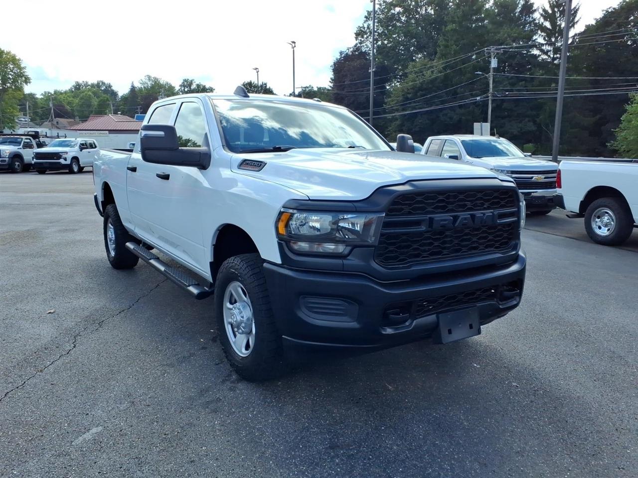 RAM 2500 Tradesman 4x4 Crew Cab 6'4" Box 2024