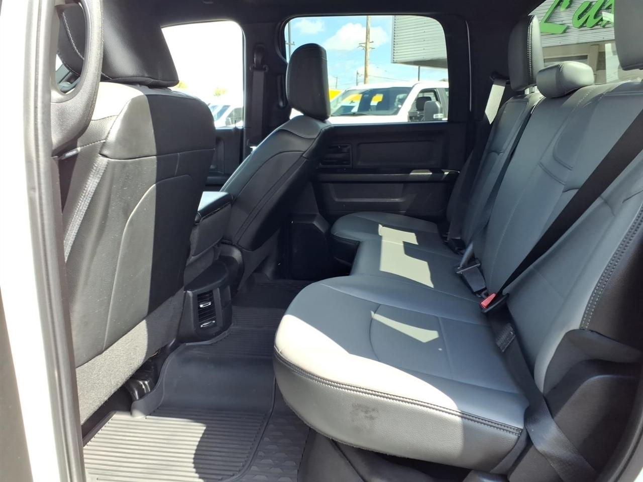RAM 2500 Tradesman 4x4 Crew Cab 6'4" Box 2024