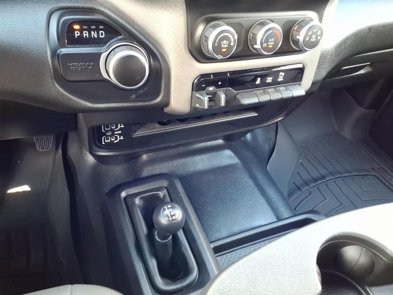 RAM 2500 Tradesman 4x4 Crew Cab 6'4" Box 2024
