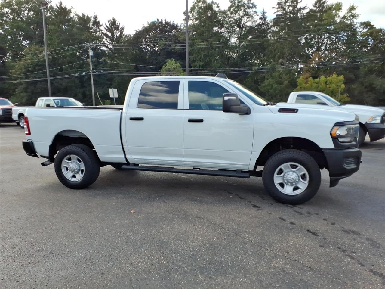 RAM 2500 Tradesman 4x4 Crew Cab 6'4" Box 2024