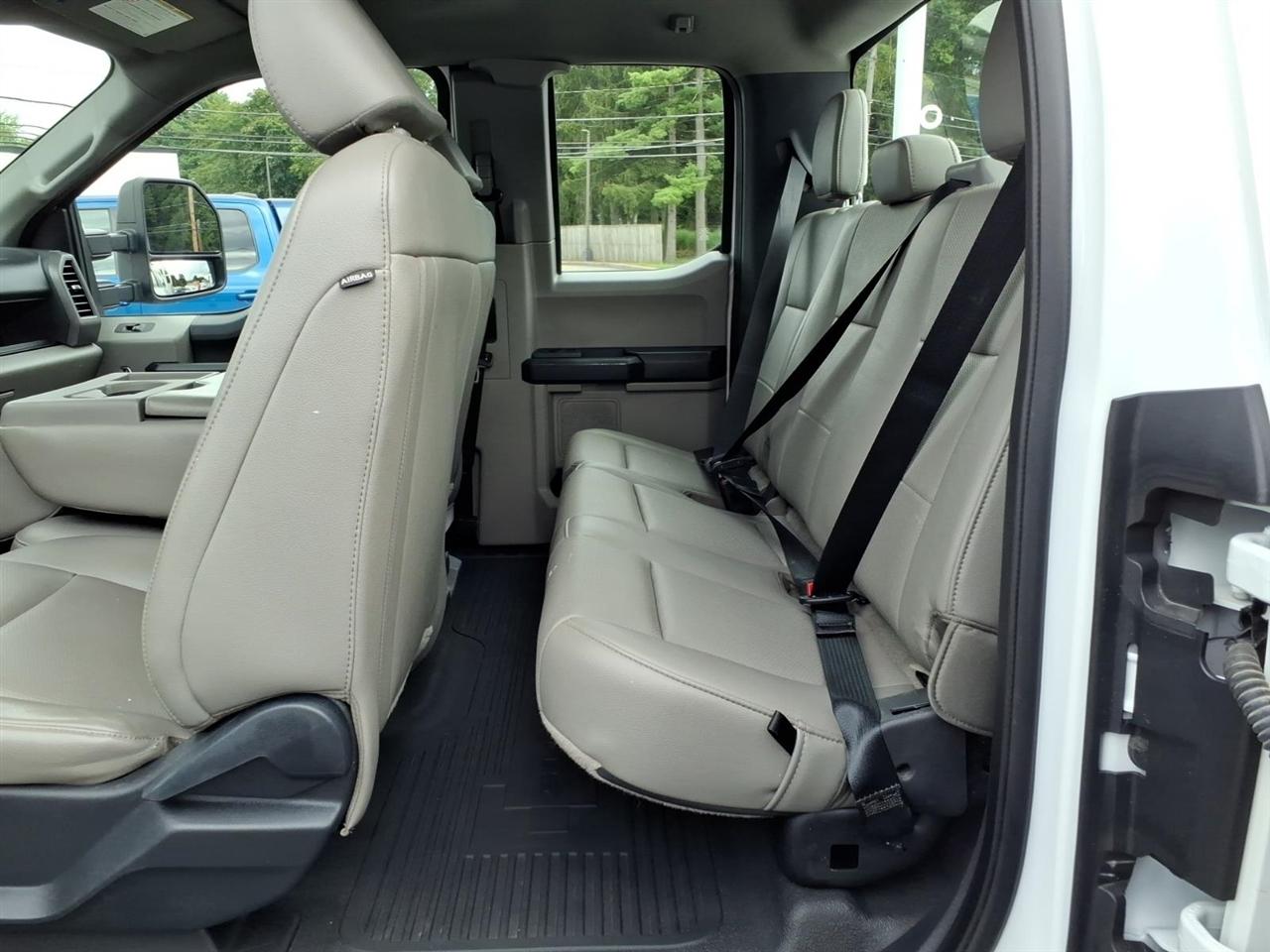 Ford Super Duty F-250 SRW Lariat 4WD SuperCab 8' Box 2022