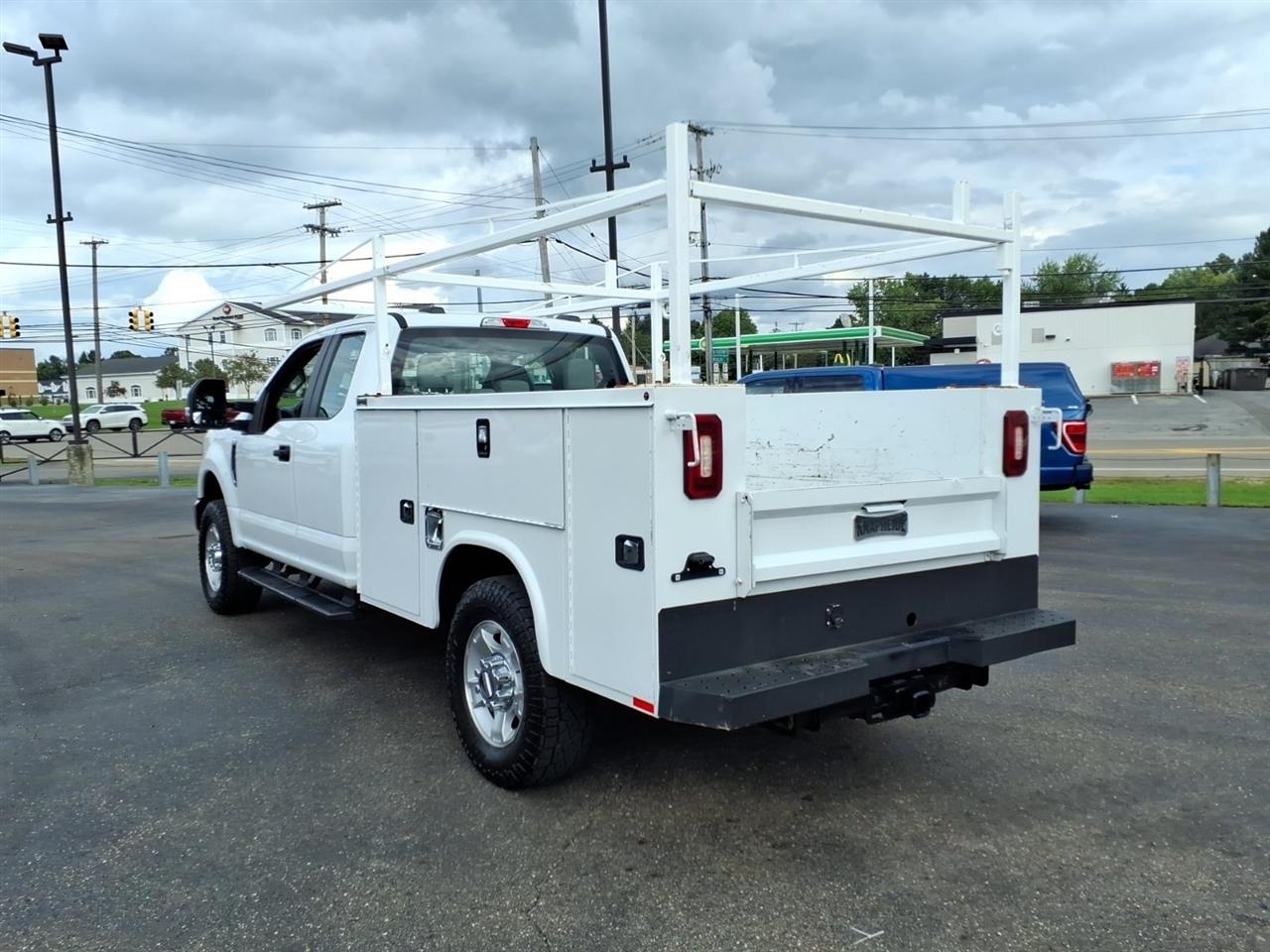 Ford Super Duty F-250 SRW XL 2WD SuperCab 8' Box 2022