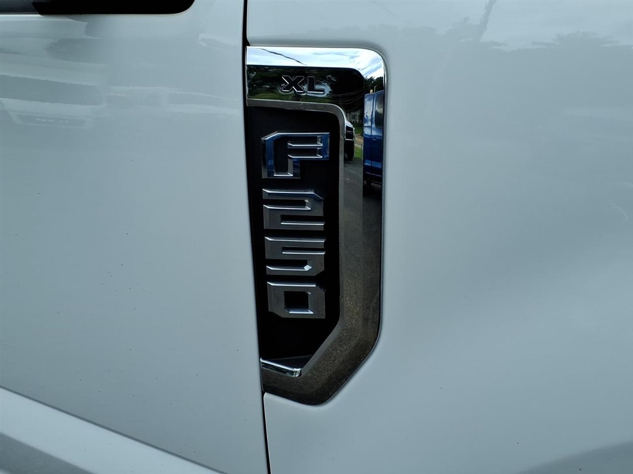 Ford Super Duty F-250 SRW XL 2WD SuperCab 8' Box 2022
