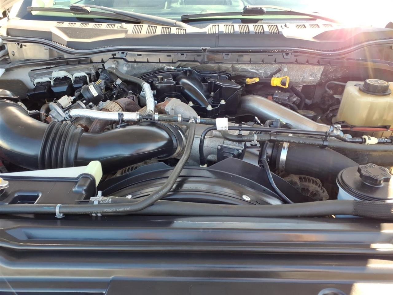 Ford Super Duty F-450 DRW Lariat 4WD Crew Cab 179" WB 60" CA 2019
