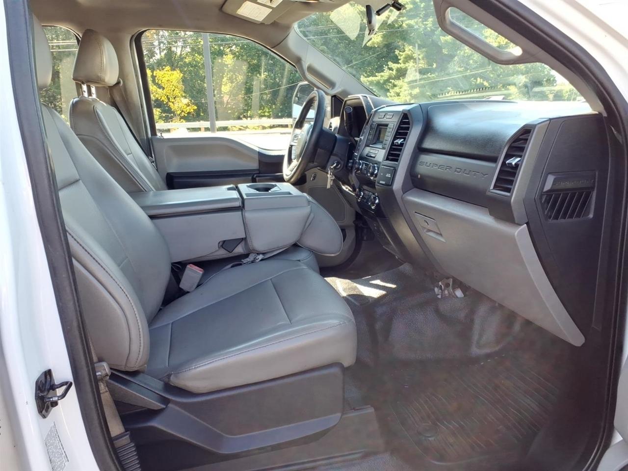 Ford Super Duty F-450 DRW Lariat 4WD Crew Cab 179" WB 60" CA 2019