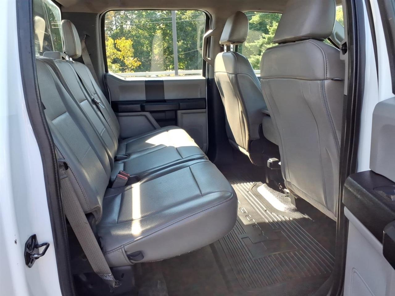 Ford Super Duty F-450 DRW Lariat 4WD Crew Cab 179" WB 60" CA 2019