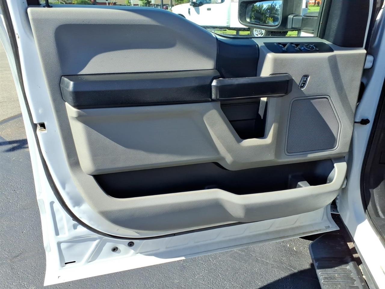 Ford Super Duty F-450 DRW Lariat 4WD Crew Cab 179" WB 60" CA 2019