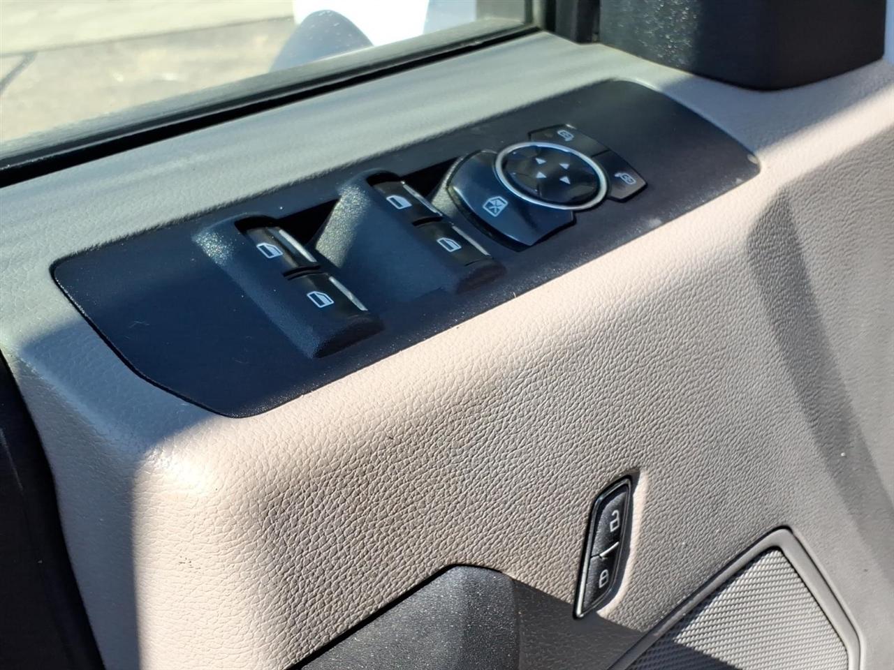 Ford Super Duty F-450 DRW Lariat 4WD Crew Cab 179" WB 60" CA 2019