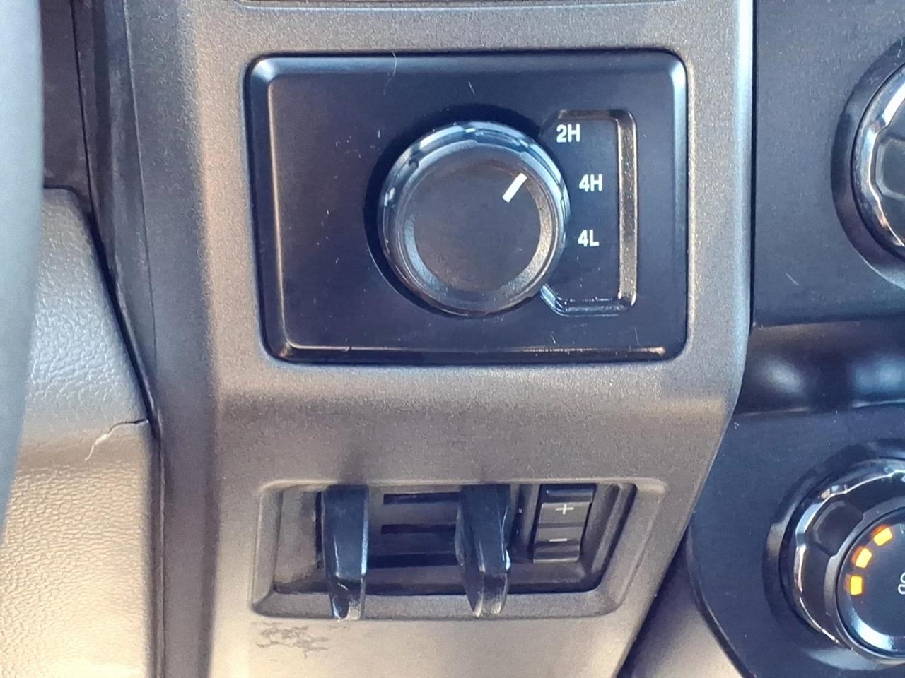 Ford Super Duty F-450 DRW Lariat 4WD Crew Cab 179" WB 60" CA 2019