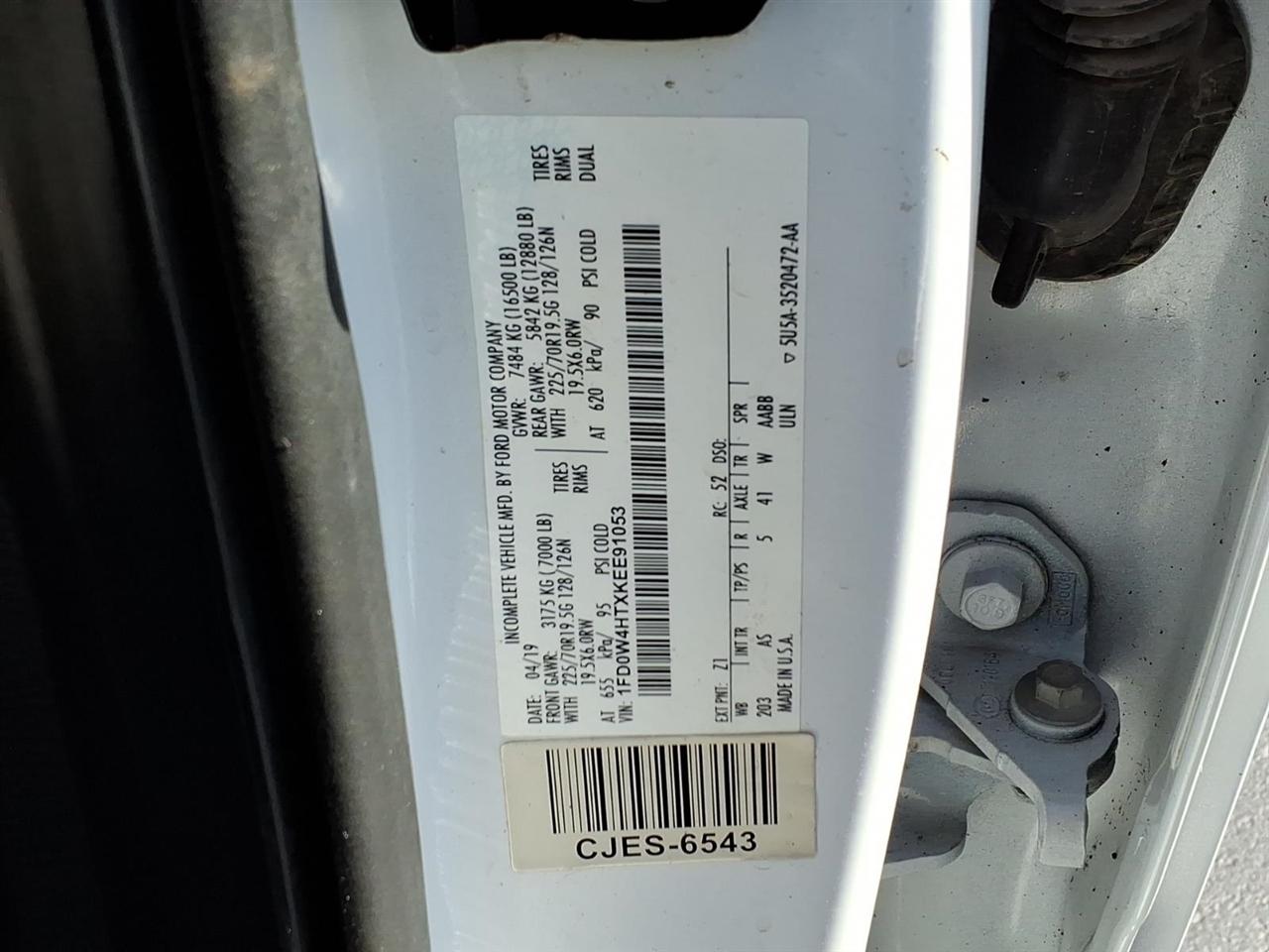 Ford Super Duty F-450 DRW Lariat 4WD Crew Cab 179" WB 60" CA 2019