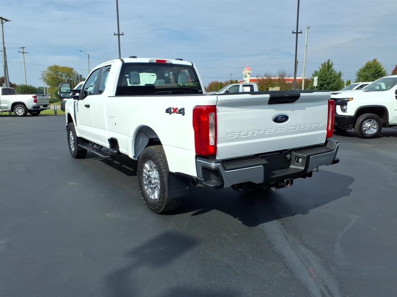 Ford Super Duty F-250 SRW XL 4WD SuperCab 8' Box 2023
