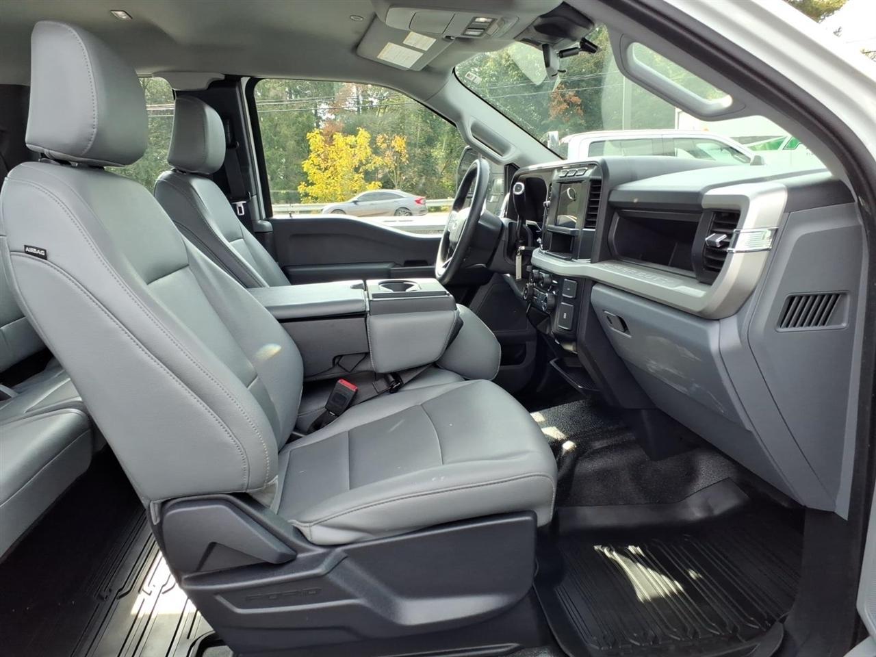 Ford Super Duty F-250 SRW XL 4WD SuperCab 8' Box 2023