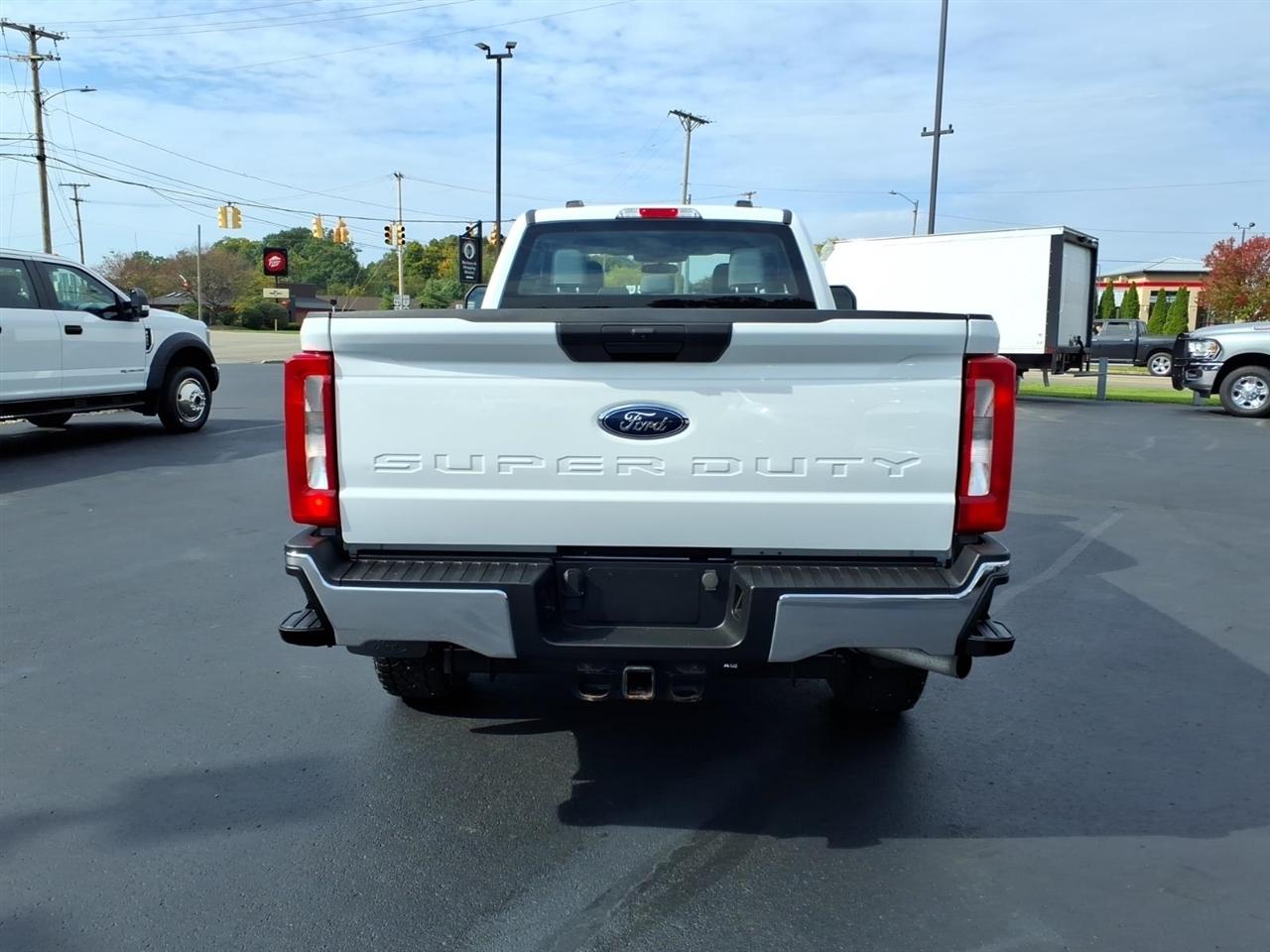Ford Super Duty F-250 SRW XL 4WD SuperCab 6.75' Box 2023