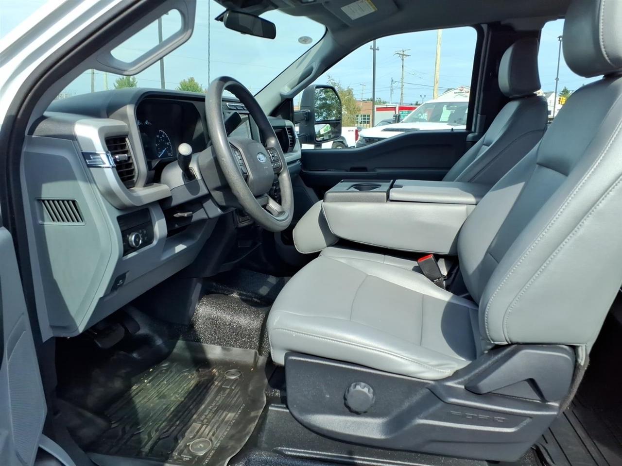Ford Super Duty F-250 SRW XL 4WD SuperCab 6.75' Box 2023