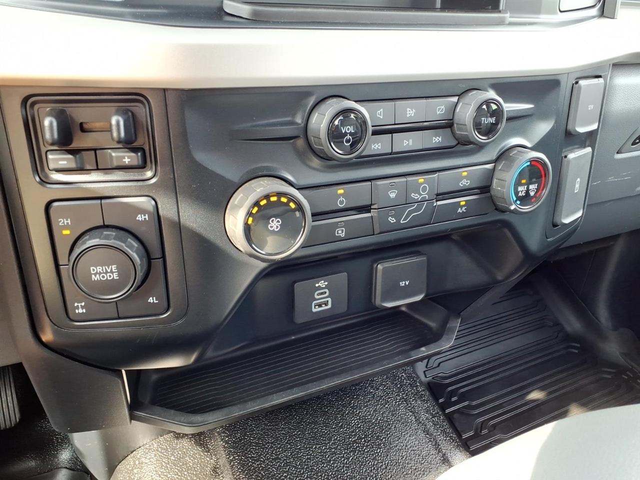 Ford Super Duty F-250 SRW XL 4WD SuperCab 6.75' Box 2023