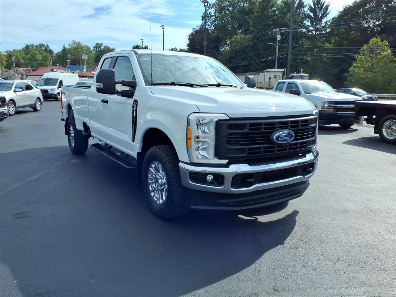 Ford Super Duty F-250 SRW XL 4WD SuperCab 6.75' Box 2023