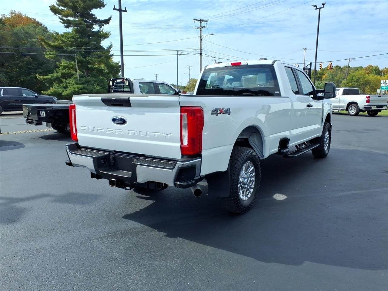 Ford Super Duty F-250 SRW XL 4WD SuperCab 6.75' Box 2023