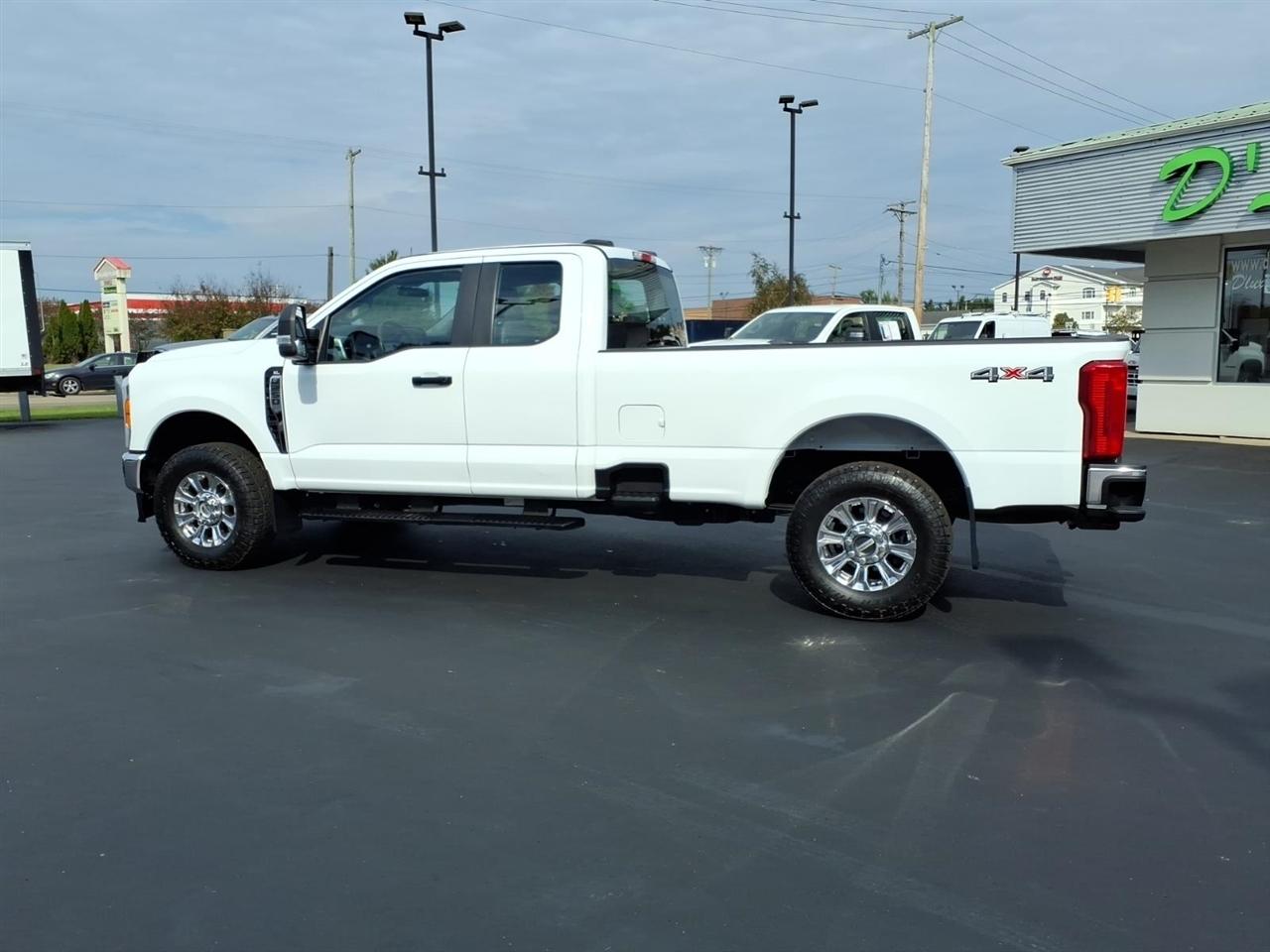 Ford Super Duty F-250 SRW XL 4WD SuperCab 6.75' Box 2023