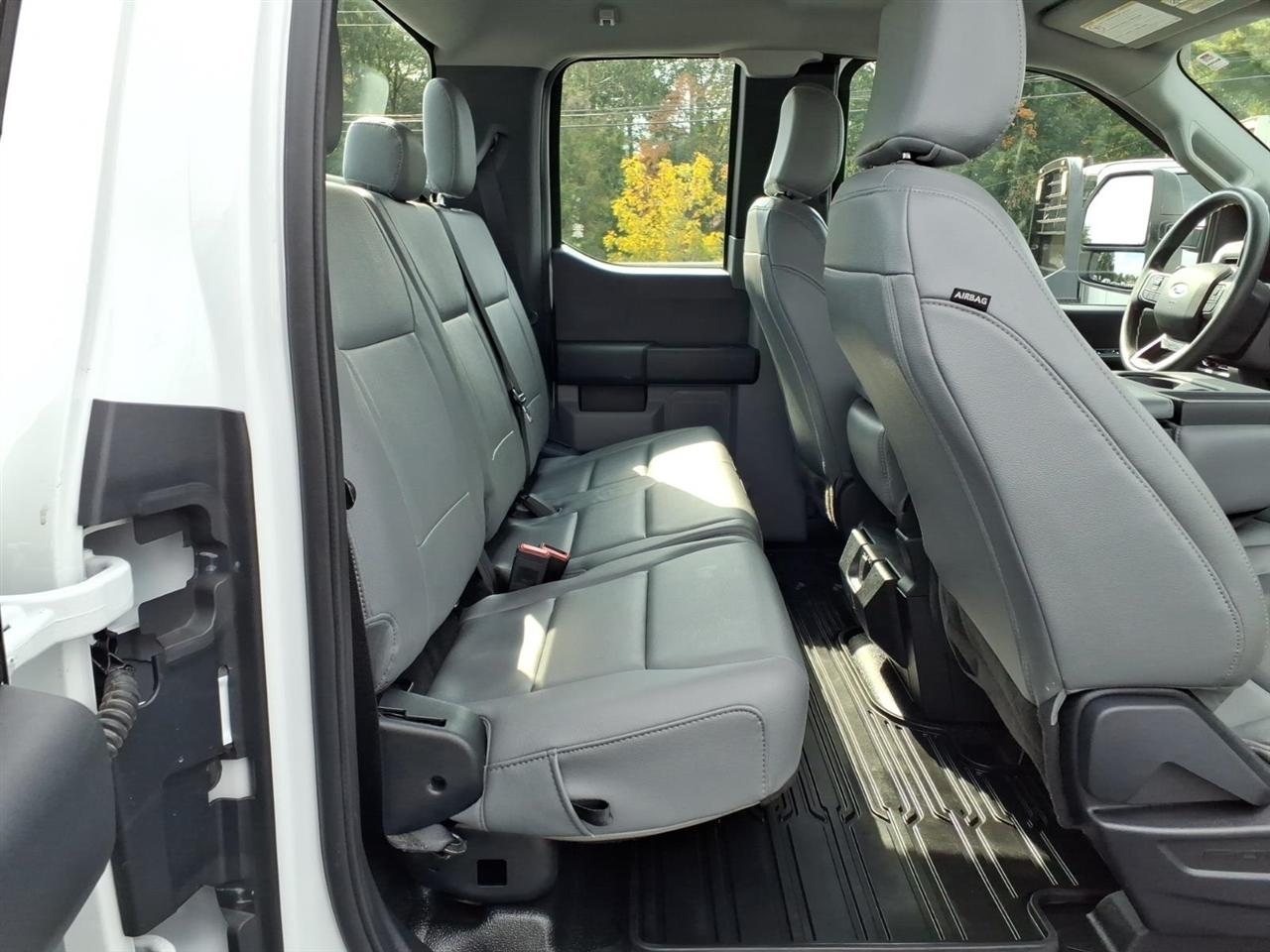 Ford Super Duty F-250 SRW XL 4WD SuperCab 8' Box 2023