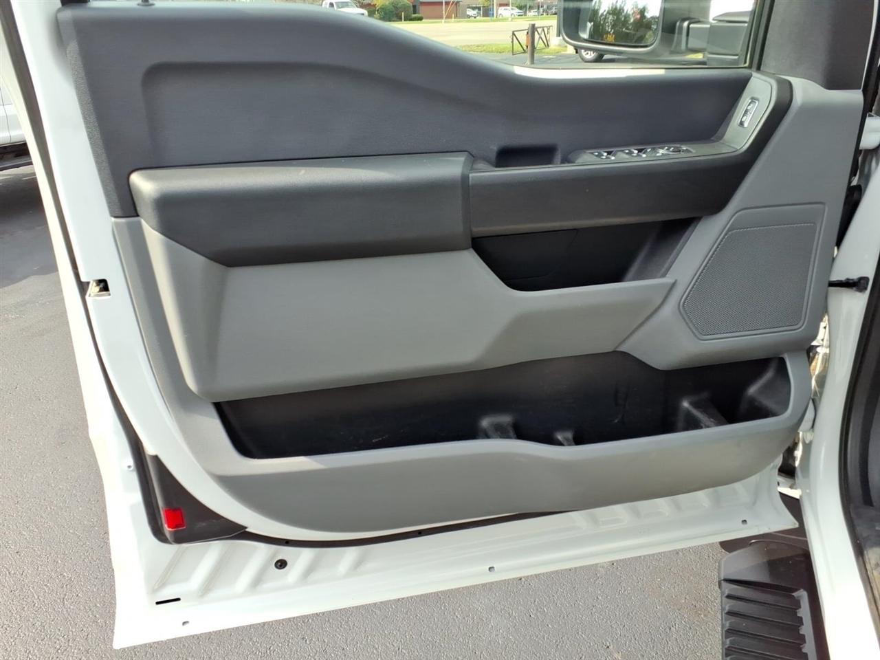 Ford Super Duty F-250 SRW XL 4WD SuperCab 8' Box 2023