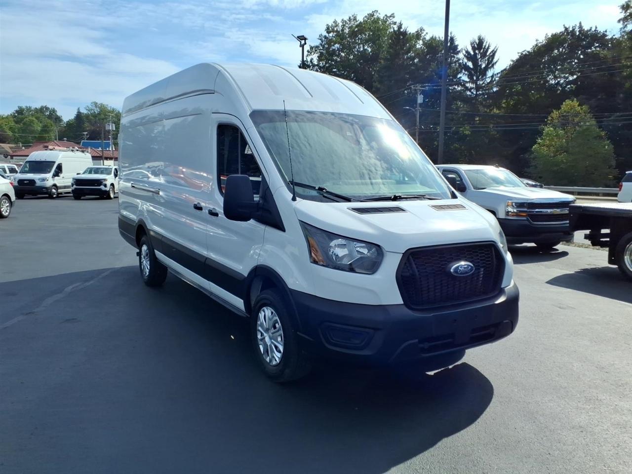 Ford Transit Cargo Van T-250 148" EL Hi Rf 9070 GVWR RWD 2022