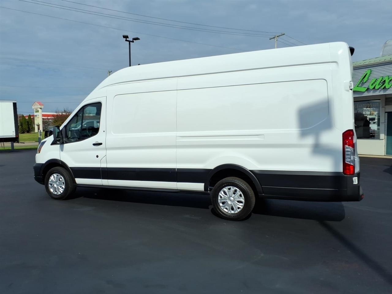 Ford Transit Cargo Van T-250 148" EL Hi Rf 9070 GVWR RWD 2022