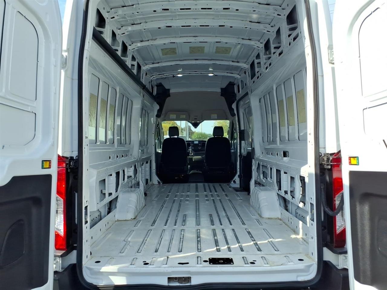 Ford Transit Cargo Van T-250 148" EL Hi Rf 9070 GVWR RWD 2022