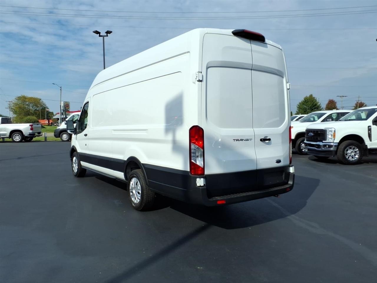Ford Transit Cargo Van T-250 148" EL Hi Rf 9070 GVWR RWD 2022