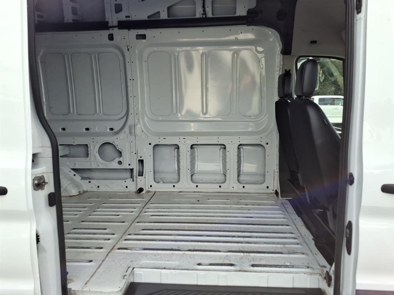 Ford Transit Cargo Van T-250 148" EL Hi Rf 9070 GVWR RWD 2022