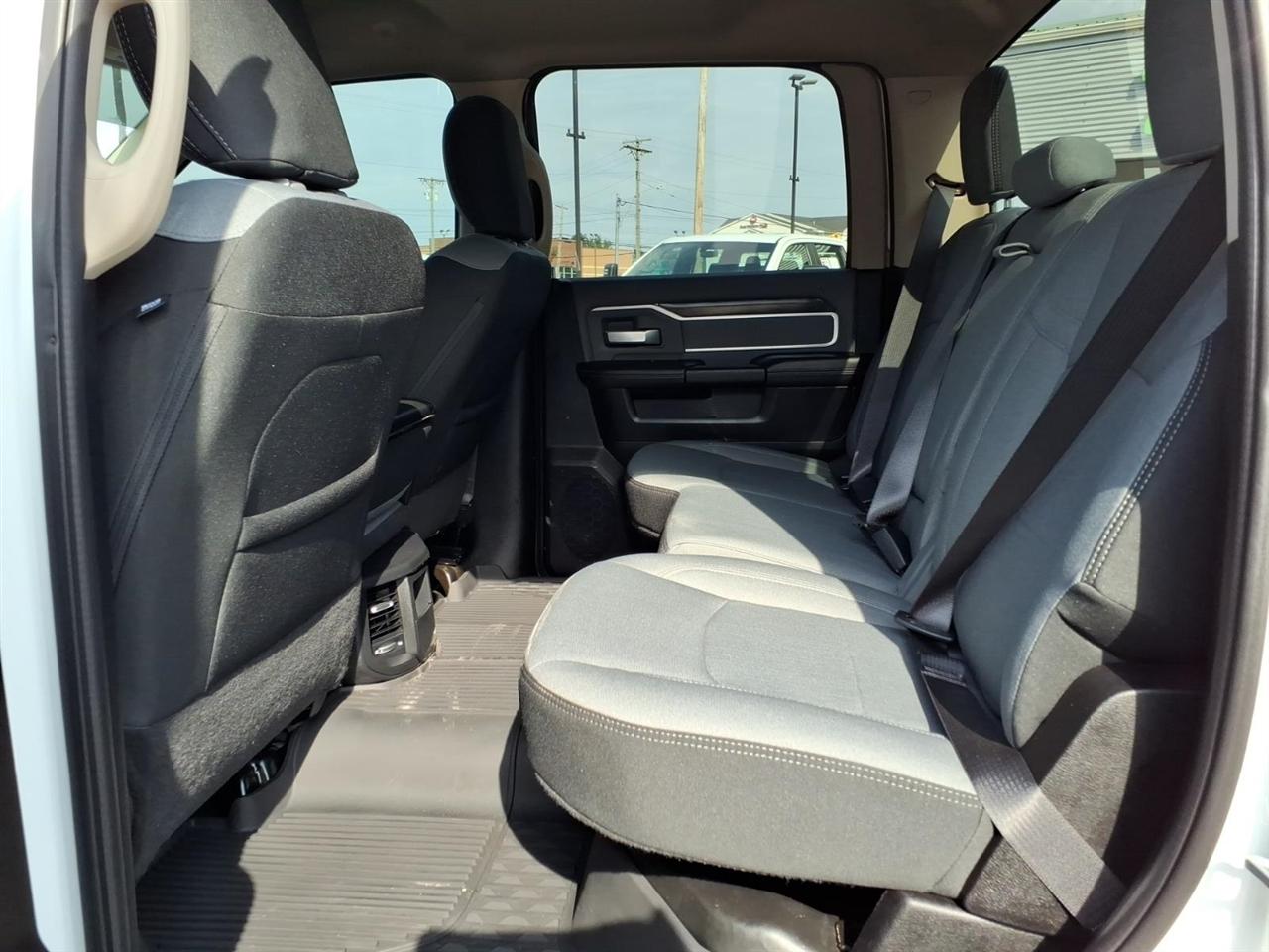 RAM 2500 Big Horn 4x4 Crew Cab 8' Box 2019