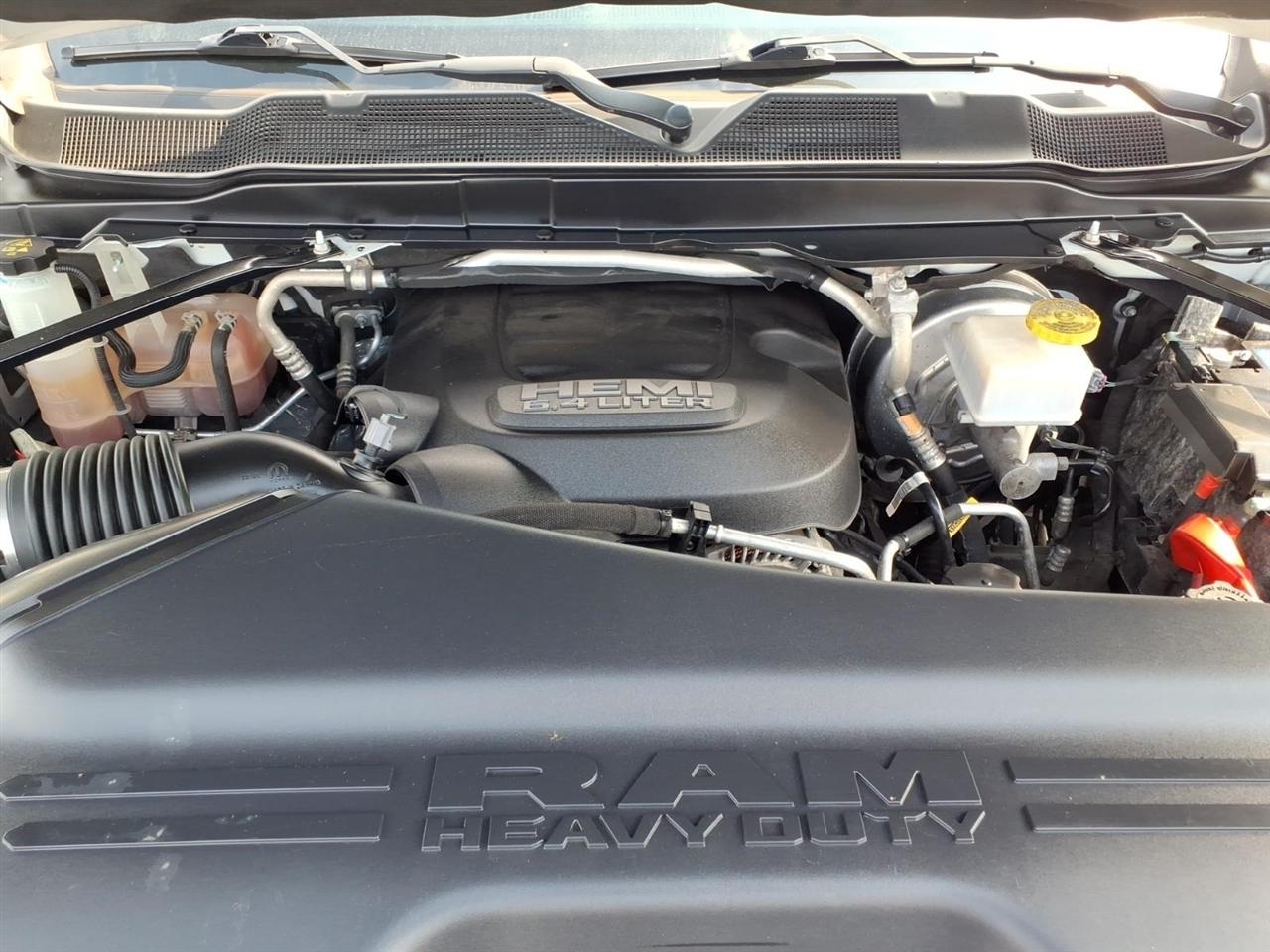 RAM 2500 Big Horn 4x4 Crew Cab 8' Box 2019