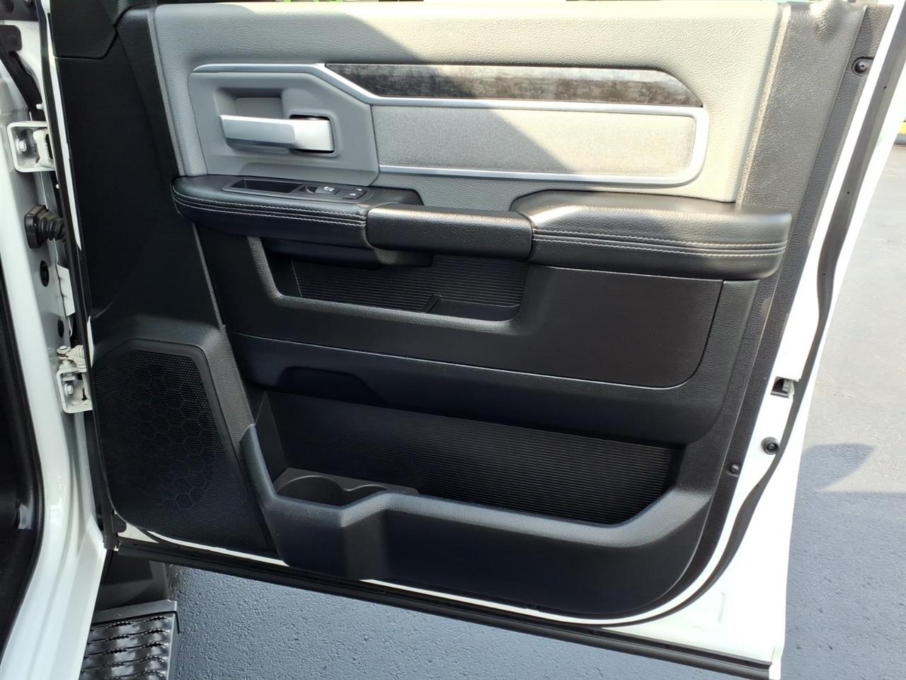 RAM 2500 Big Horn 4x4 Crew Cab 8' Box 2019